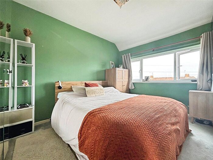 3 Bedroom End Terrace House For Sale In Thirlmere Avenue, Tilehurst, Reading, RG30