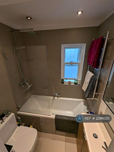 1 Bedroom Flat To Rent In Vicarage Grove, London, SE5