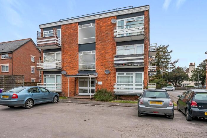 Studio To Rent In Newbury, Berkshire, RG14