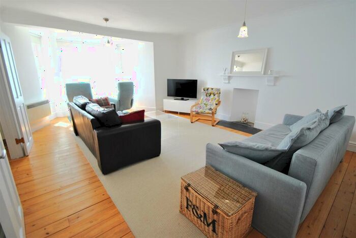 2 Bedroom Apartment To Rent In The Esplanade, Tenby, SA70