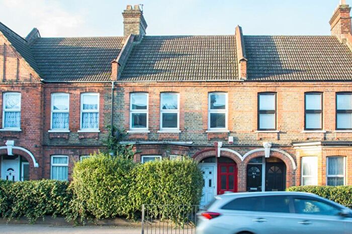 2 Bedroom Maisonette To Rent In Markhouse Road, Walthamstow, E17
