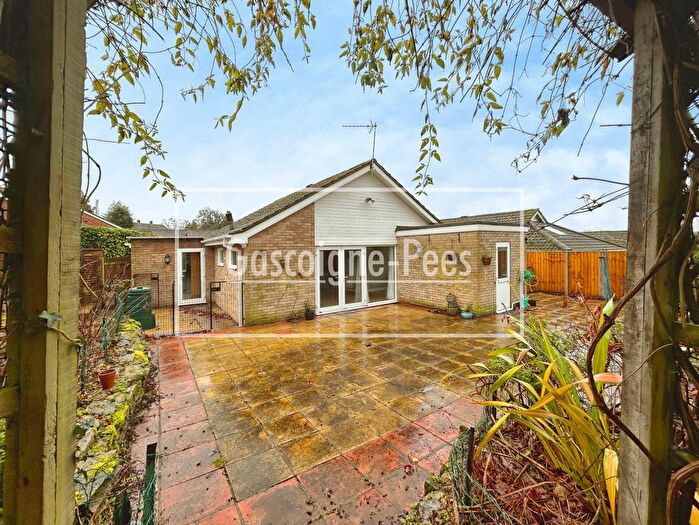 3 Bedroom Bungalow To Rent In Vine Tree Close, Tadley, RG26