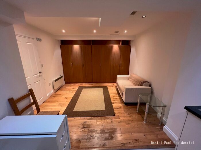 Studio To Rent In North End Road, London, W14