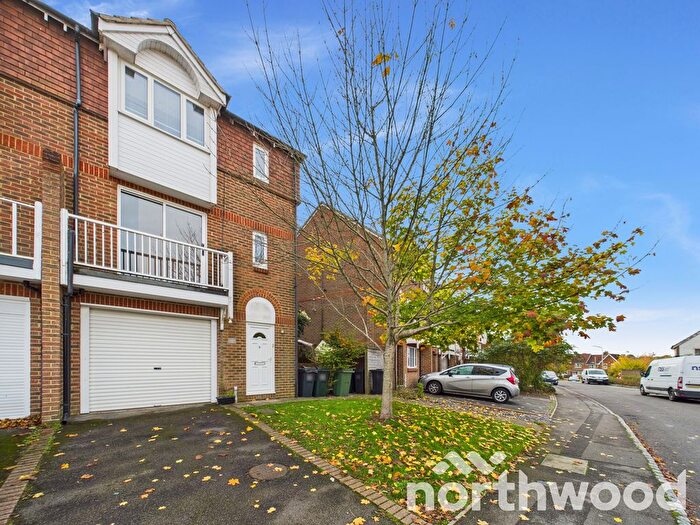 3 Bedroom Town House For Sale In Bradbridge Green, Singleton, Ashford, TN23