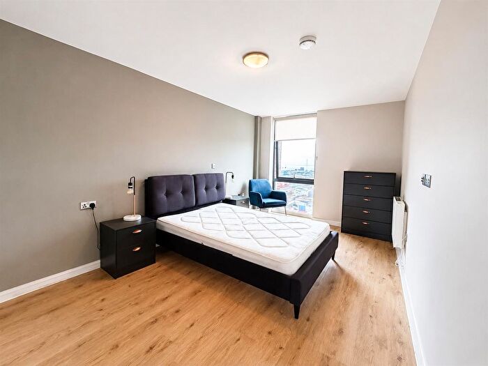 2 Bedroom Flat To Rent In Jesse Hartley Way, Liverpool, L3