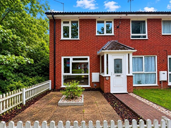 3 Bedroom Terraced House For Sale In Sussex Drive, Banbury, Oxfordshire, OX16