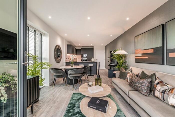 2 Bedroom Flat For Sale In Unit Kew Bridge Rise, Brentford, TW8