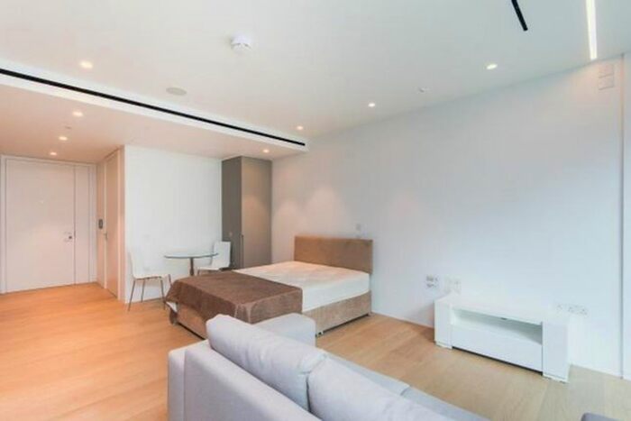 Studio To Rent In Buckingham Palace Road, London, SW1W