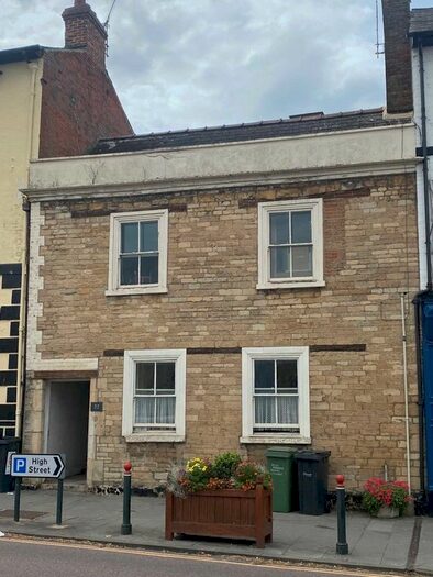 2 Bedroom Flat To Rent In Cricklade, Wiltshire, SN6