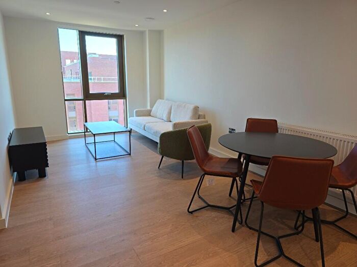 2 Bedroom Apartment To Rent In Emporium House West, Weldale Street, Reading, Berkshire, RG1