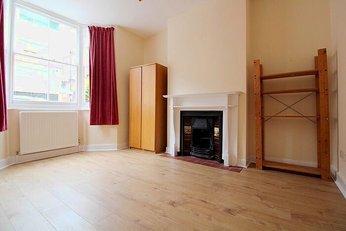 4 Bedroom Terraced House To Rent In Duncombe Road, Archway, London, N19