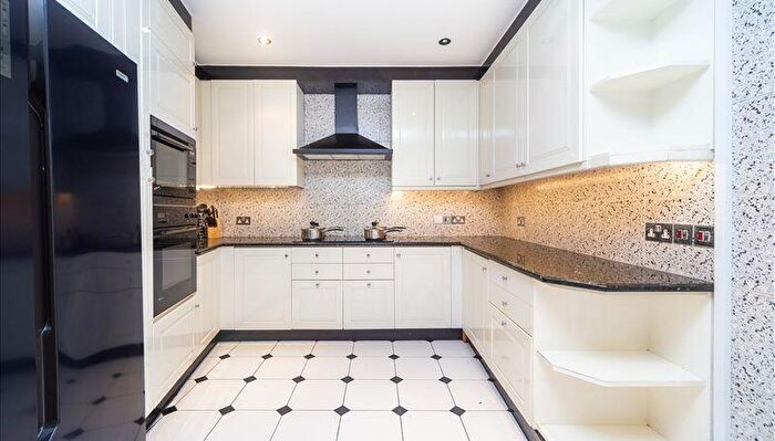 5 Bedroom Flat To Rent In Strathmore Court, Park Road, London, NW8