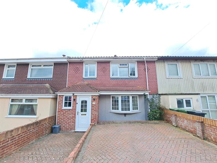 3 Bedroom Terraced House For Sale In Colesbourne Road, Portsmouth, PO6