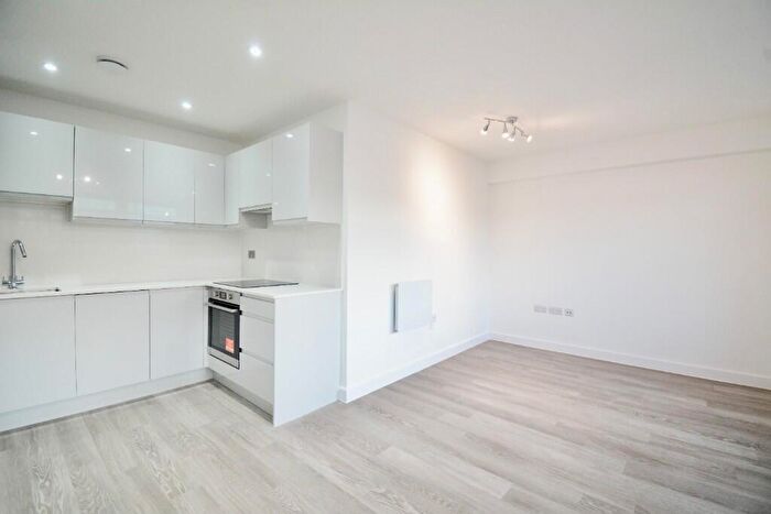 1 Bedroom Flat To Rent In High Street, Rayleigh, Essex, SS6