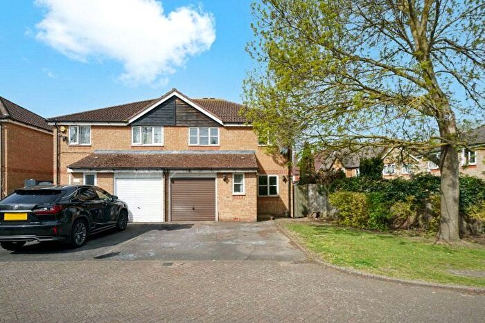 4 Bedroom Semi-detached House For Sale In George Lovell Drive, Enfield, EN3