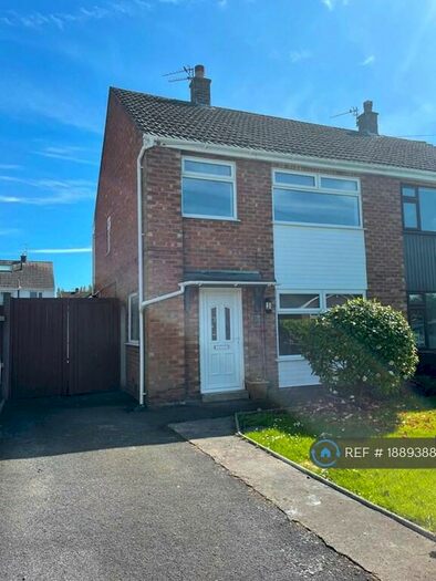 3 Bedroom Semi-Detached House To Rent In Douglas Drive, Freckleton, PR4