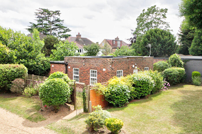 3 Bedroom Detached Bungalow To Rent In Bramford Court, N14