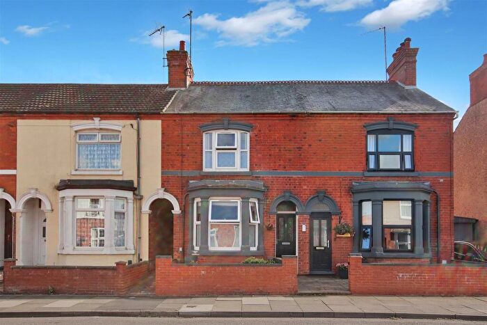 3 Bedroom Terraced House For Sale In Oakley Road, Rushden, NN10