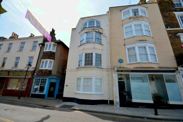1 Bedroom Flat To Rent In The Parade, Margate, CT9