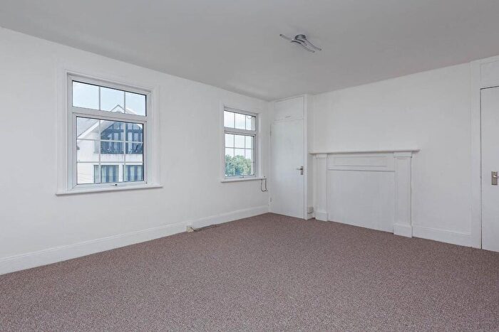 Flat To Rent In Dover Road, Northfleet, Gravesend, Kent, DA11