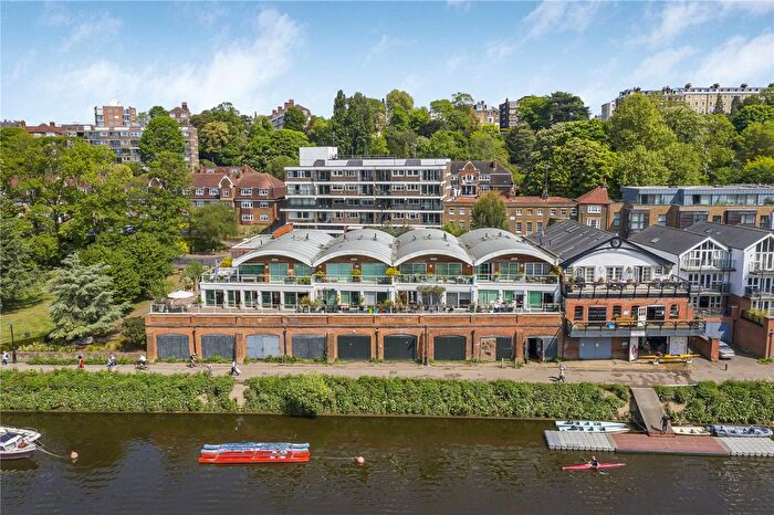 3 Bedroom Flat For Sale In Petersham Road, Richmond, Surrey, TW10