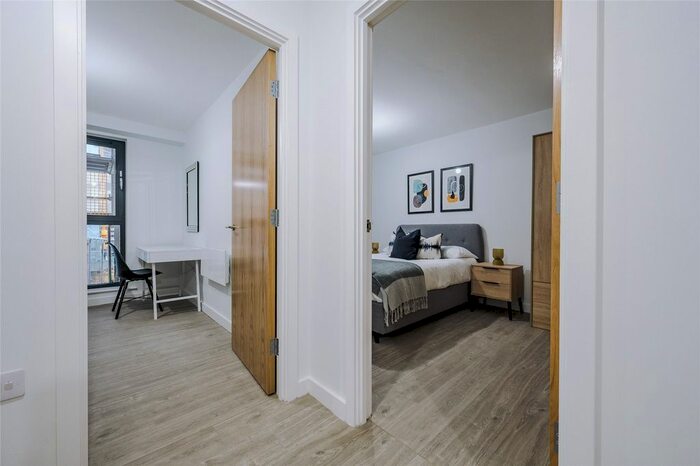 2 Bedroom Flat To Rent In Crossings, Park Green, Macclesfield SK11