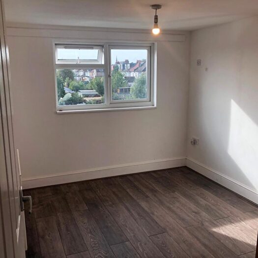 1 Bedroom Flat To Rent In Cranbrook Road, Ilford, IG1