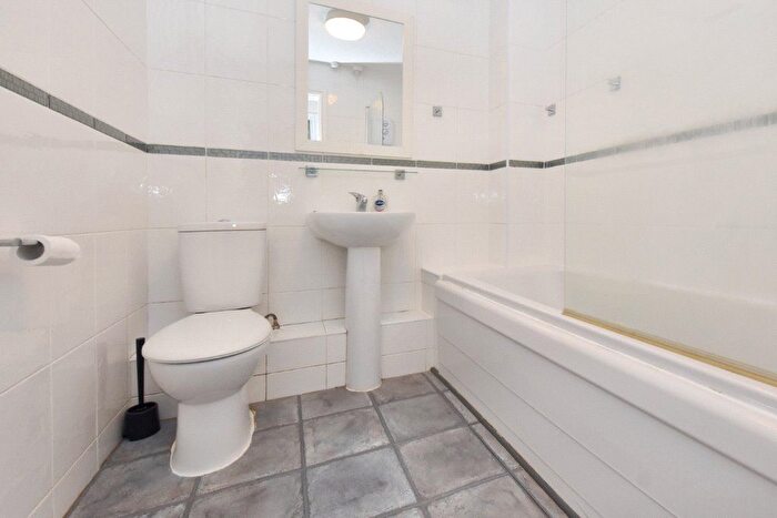 2 Bedroom Flat For Sale In The Cricketers, Leeds, West Yorkshire, LS5