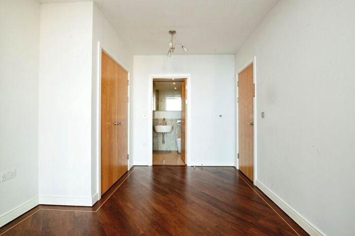 2 Bedroom Apartment To Rent In Watermark, Ferry Court, CF11