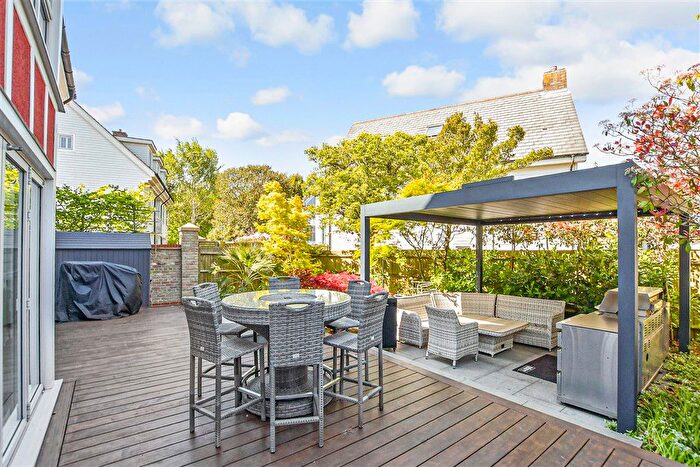 3 Bedroom Detached House For Sale In Beachamwell Drive, Kings Hill, Kent, ME19