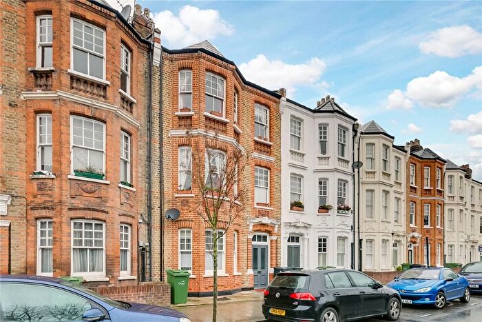 2 Bedroom Flat To Rent In Hackford Road, London, SW9