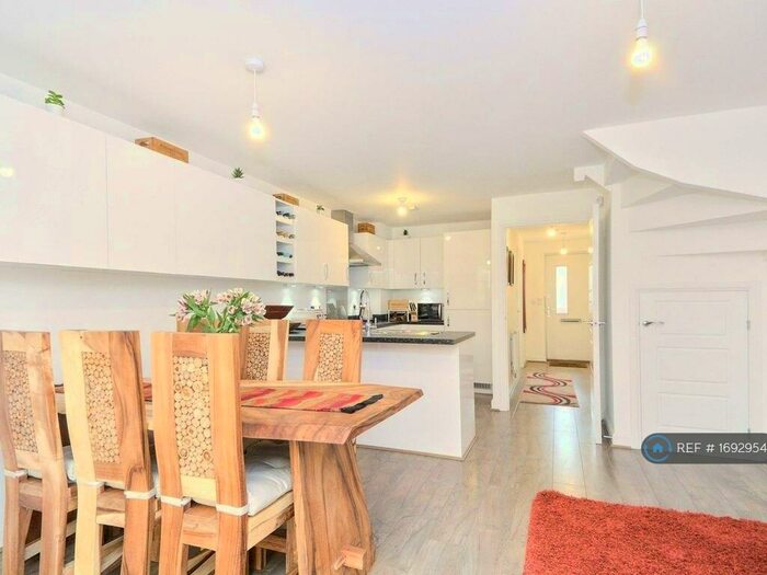 4 Bedroom Terraced House To Rent In Burroughs Drive, Dartford, DA1