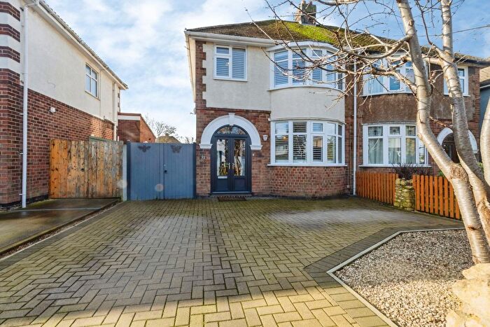 3 Bedroom Semi Detached House For Sale In Western Crescent, Lincoln, Lincolnshire, LN6