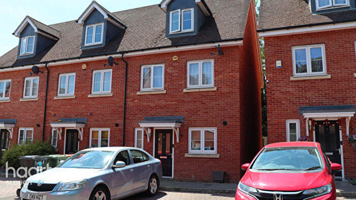 3 Bedroom Terraced House To Rent In Denton Way, Slough, SL3