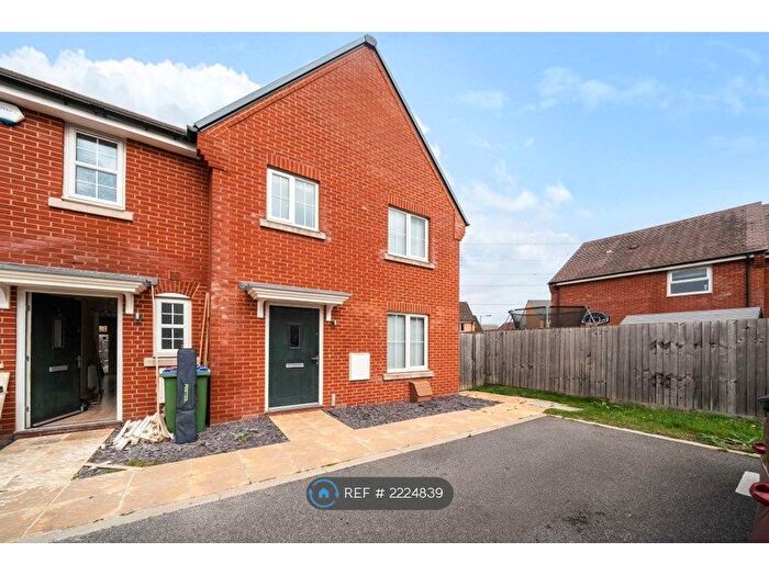 3 Bedroom End Of Terrace House To Rent In Apollo Close, Aylesbury, HP18