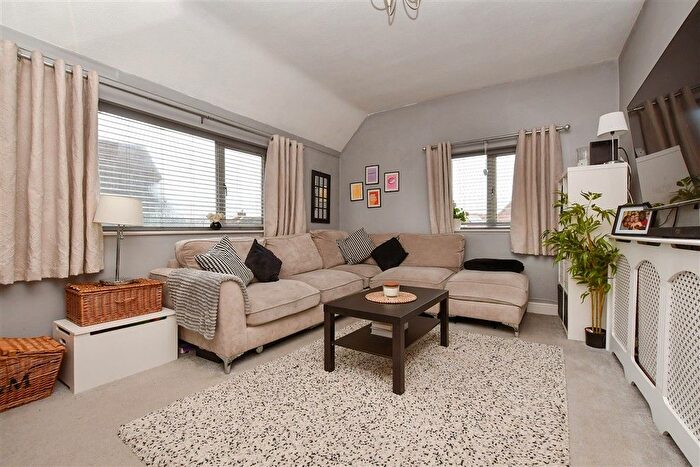 2 Bedroom Maisonette For Sale In Merebank Lane, Sutton, Surrey, CR0