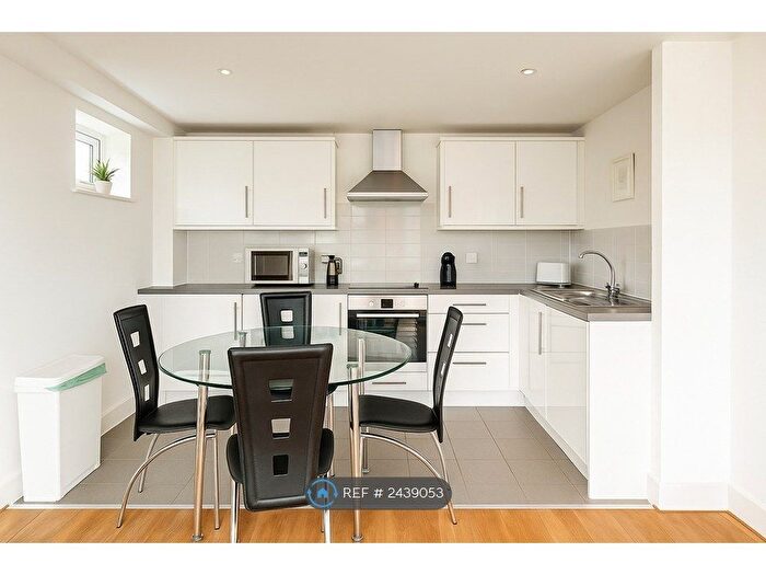 2 Bedroom Flat To Rent In Golate Street, Cardiff, CF10