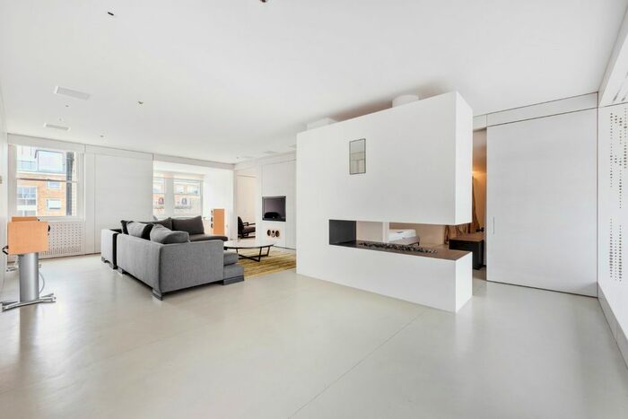 3 Bedroom Flat To Rent In Mansfield Street, Marylebone, London, W1G