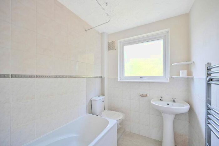 2 Bedroom Maisonette To Rent In Maswell Park Road, Hounslow, TW3