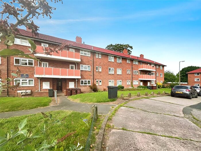 2 Bedroom Flat To Rent In Warstones Gardens, Wolverhampton, West Midlands, WV4