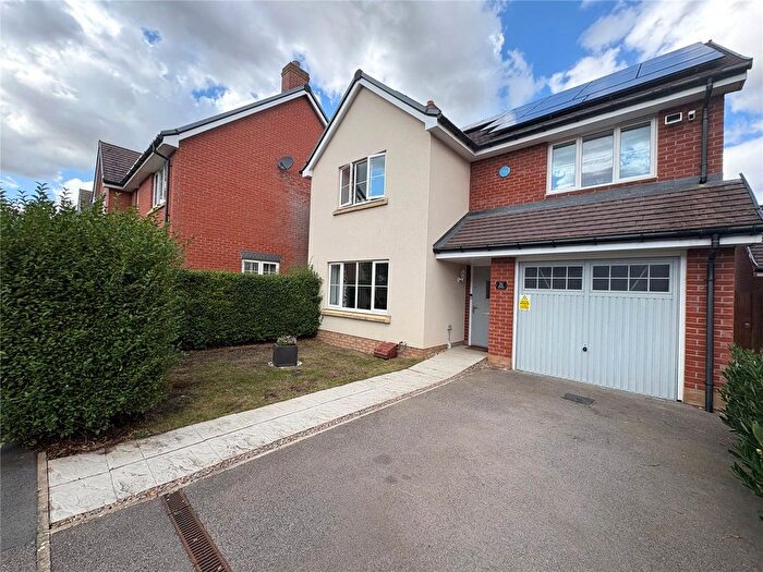 4 Bedroom Detached House For Sale In Abbotsbury Drive, Daventry, Northamptonshire, NN11