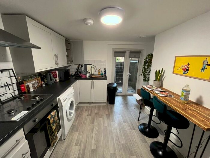 2 Bedroom Ground Flat To Rent In Birnam Road, London, N4