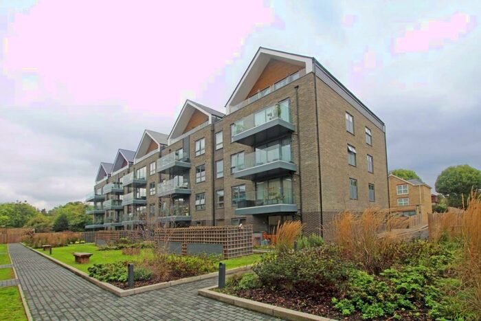 2 Bedroom Flat To Rent In Antoinette Close, Kingston, KT1