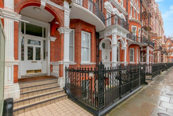 1 Bedroom Flat For Sale In Bramham Gardens, London, SW5