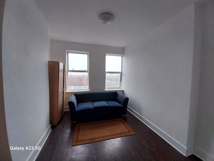 2 Bedroom Flat To Rent In Allenby Road, Southall, UB1