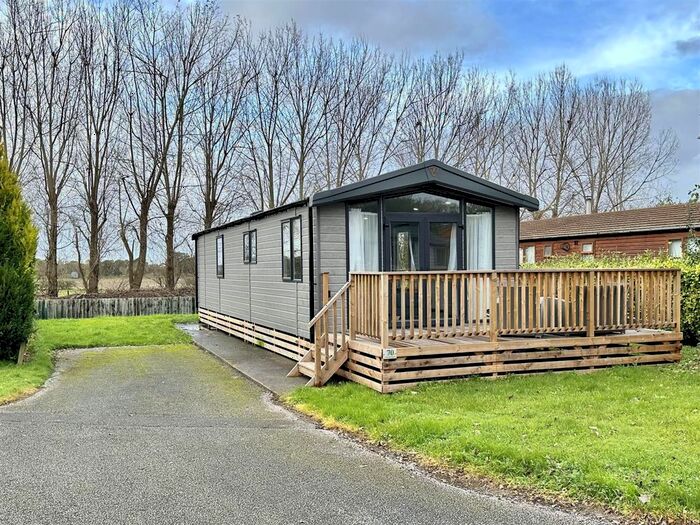 2 Bedroom Park Home For Sale In Hull Road, Wilberfoss, York, YO41