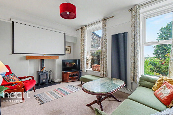 3 Bedroom Detached House For Sale In Pentrepiod Road, Pontypool, NP4