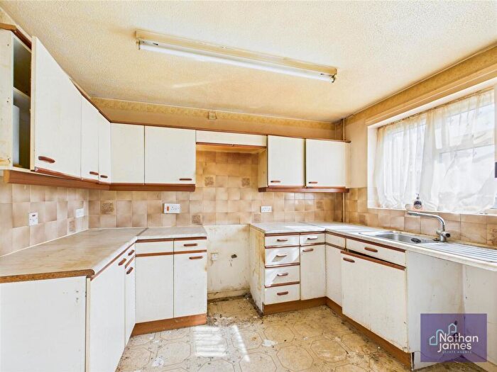 3 Bedroom House For Sale In Laburnum Close, Undy, Caldicot, NP26