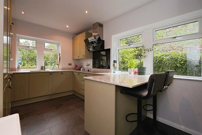4 Bedroom Detached House For Sale In Woodside View, Greetland, Halifax, HX4