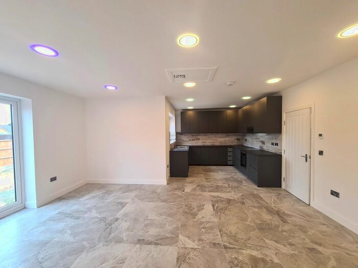 5 Bedroom Detached House To Rent In Finch Close, New Parks, Leicester, LE3